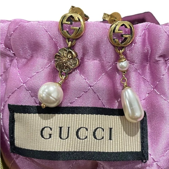 Auth Gucci Pearl and Flower Asymmetrical Earrings - Picture 2 of 5